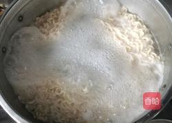 肉串炒方便面的做法图解2