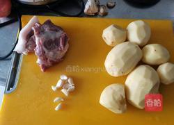 猪肉炖土豆的做法图解1