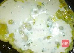 西蓝花葱花鸡蛋饼的做法图解5