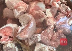 酸菜排骨汤的做法图解1