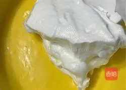Illustration of how to make a chiffon cake without exploding the top 5
