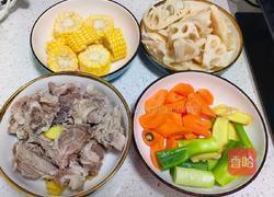 莲藕玉米炖排骨的做法图解1