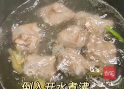 莲藕排骨汤的做法图解3