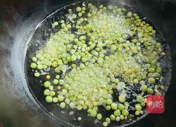凉拌鲜豌豆米的做法图解2