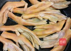 鸭爪小龙虾煲的做法图解1