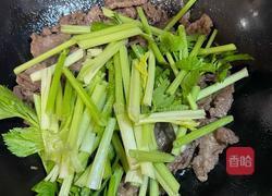 芹菜炒牛肉的做法图解6