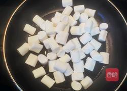 奥利奥草莓雪花酥的做法图解3