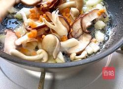 三文鱼菌菇蒸饭的做法图解3