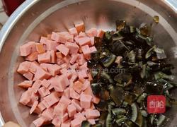 超级简单的皮蛋肠的做法图解1