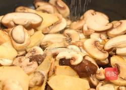 双菇烩冬笋的做法图解5