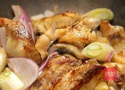 葱烧鲈鱼的做法图解6