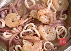 黑松露海鲜意面的做法图解4