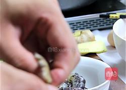 一口爆汁！鲜香黑虎虾蒸饺绝了的做法图解1