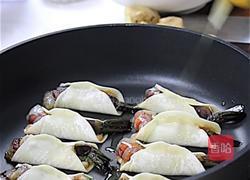 一口爆汁！鲜香黑虎虾蒸饺绝了的做法图解4