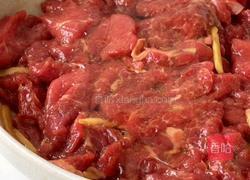 菌菇牛肉煲的做法图解3