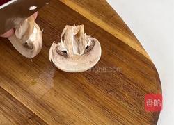 黑椒腌制虾仁邂逅脆嫩芦笋与口蘑，成就春日下饭神菜！的做法图解2