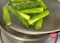 黑椒腌制虾仁邂逅脆嫩芦笋与口蘑，成就春日下饭神菜！的做法图解3