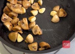 黑椒腌制虾仁邂逅脆嫩芦笋与口蘑，成就春日下饭神菜！的做法图解5