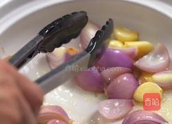 香到跺脚！一锅搞定神仙鸡翅啫啫煲的做法图解4