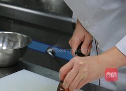 蒜香口蘑鸡的做法图解1