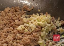 这道肉末豆腐抱蛋,鲜到舌头打卷!的做法图解2