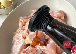 蒜香口蘑鸡腿的做法图解2