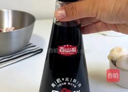 蒜香口蘑鸡翅的做法图解2