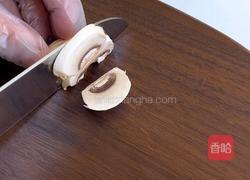 蒜香口蘑鸡翅的做法图解4