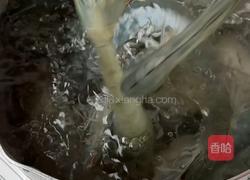 香辣柠檬黄瓜虾的做法图解1