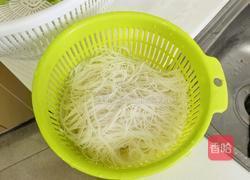 肉丸青菜汤米粉的做法图解1