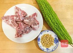 凉瓜黄豆排骨汤的做法图解1