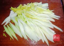 油豆腐炒芹菜的做法图解2