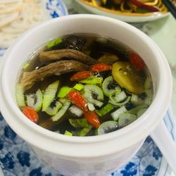 鹿茸菇排骨蒸盅的做法[图]