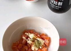 三文鱼牛油果拌饭的做法图解3