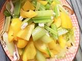 西芹彩椒炒鲜鱿的做法[图]