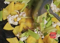 西芹彩椒炒鲜鱿的做法图解9