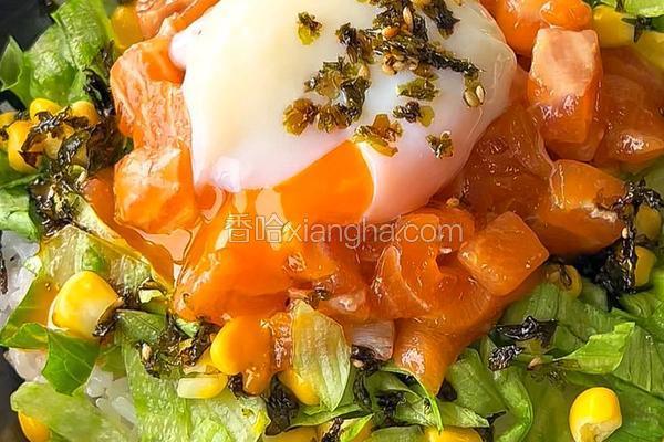 三文鱼生菜拌饭