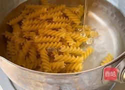芝士鸡肉丸意面的做法图解1