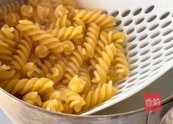 芝士鸡肉丸意面的做法图解2