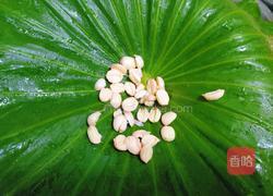 荷叶蒸莲子排骨的做法图解2