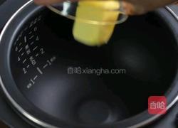 松露三文鱼浓汤的做法图解2