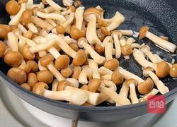 蟹味菇滑蛋的做法图解2