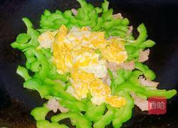 肉片苦瓜炒蛋的做法图解6