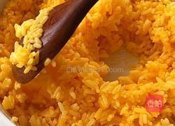 菠萝虾仁蛋炒饭的做法图解3