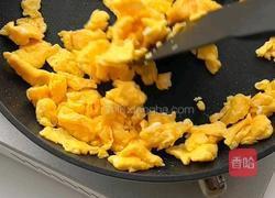 菠萝虾仁蛋炒饭的做法图解5