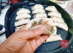 香葱鲜肉锅贴的做法图解4