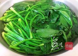 菠菜鸡蛋面的做法图解1