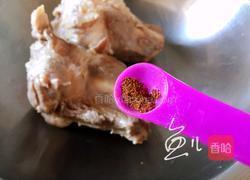 酸菜炖大骨的做法图解6