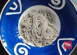 洋葱虾仁凉拌荞麦面的做法图解7