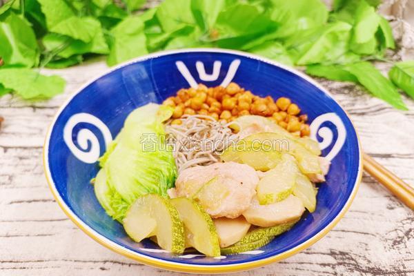 黄瓜滑肉片拌荞麦面